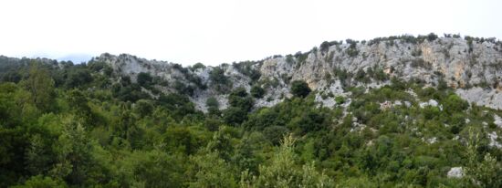 Felswand auf dem Weg zu Cala Goloritzè