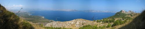 Bucht von Pollença, ungefähr auf halbe Höhe des Talaja d'Alcúdia