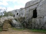 Höhle 4 mit Fassade