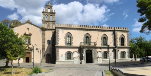 Chiesa di San Francesco und das Rathaus