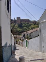 Gasse mit Alhambra