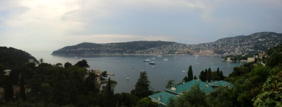 Bucht von Villefranche-sur-Mer mit Mont Alban