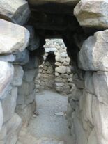 Eingang der Nuraghe