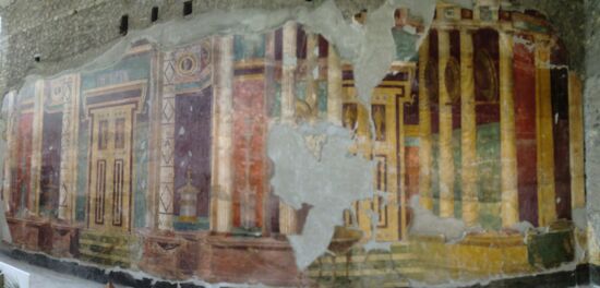 Atrium mit Fresken