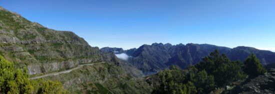 Berggipfel um den Pico das Furnas