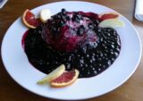 Hefekloß mit Blaubeeren